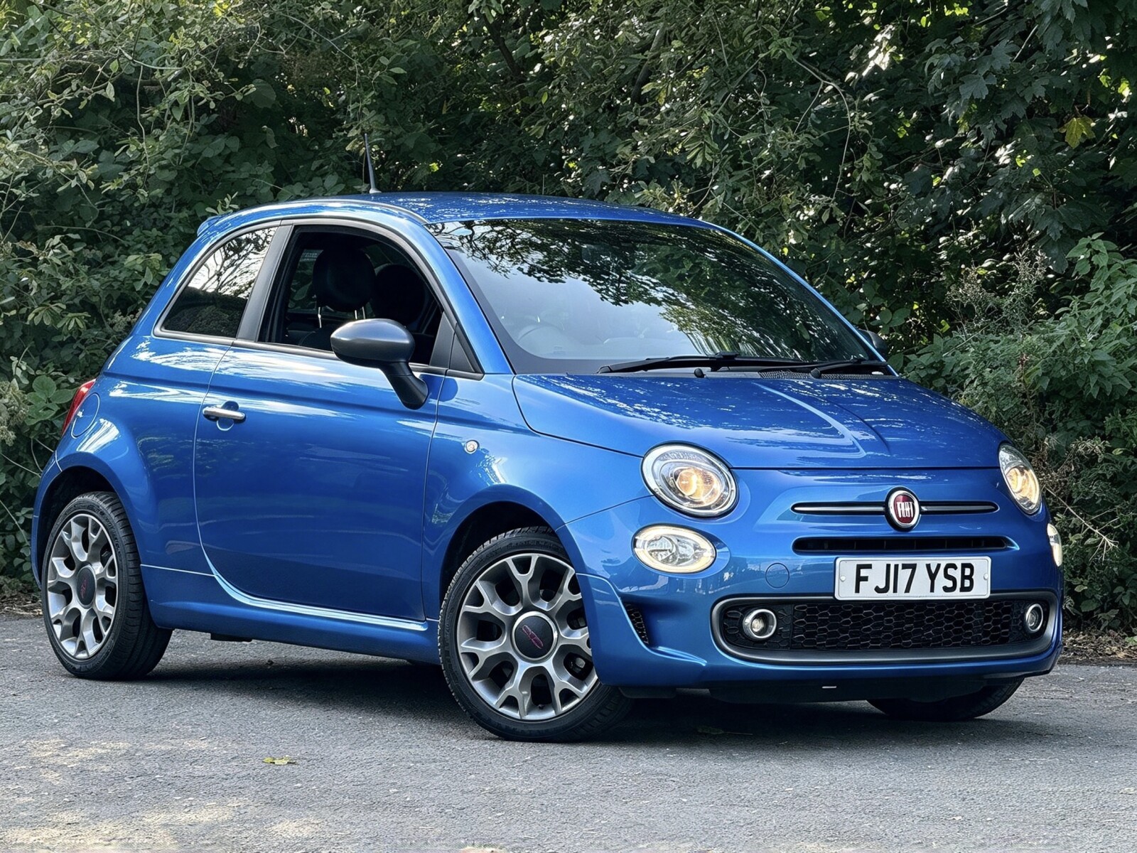 2017 Fiat 500 image 1