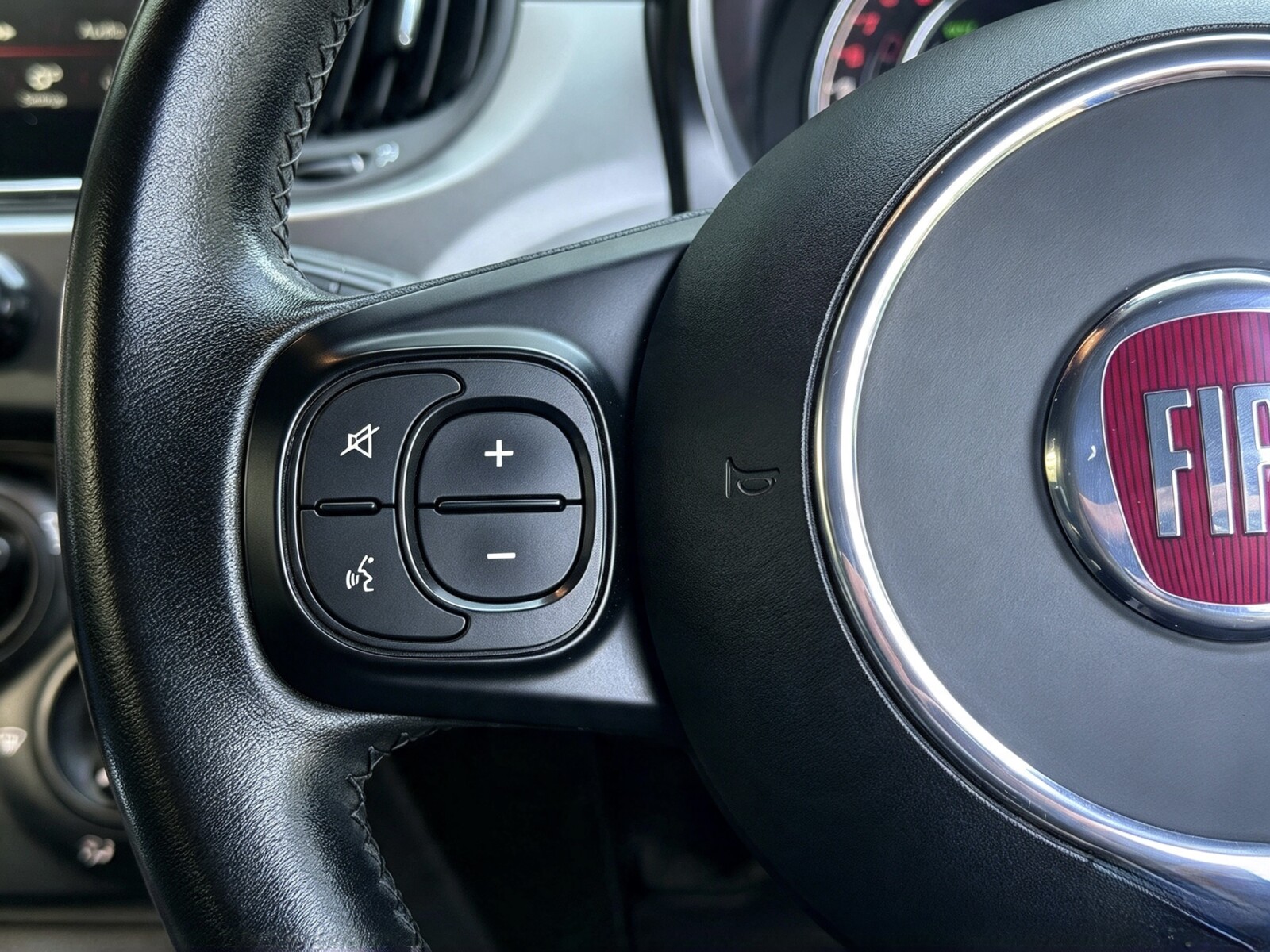 2017 Fiat 500 image 7