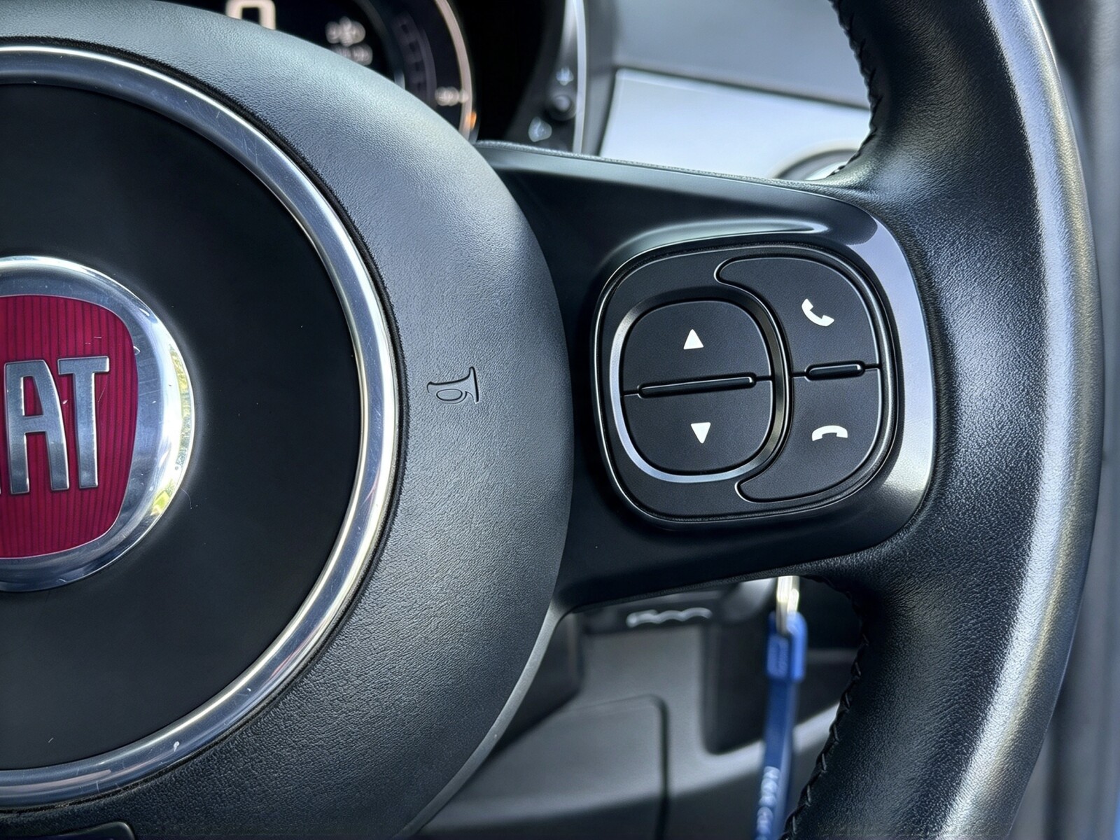 2017 Fiat 500 image 8