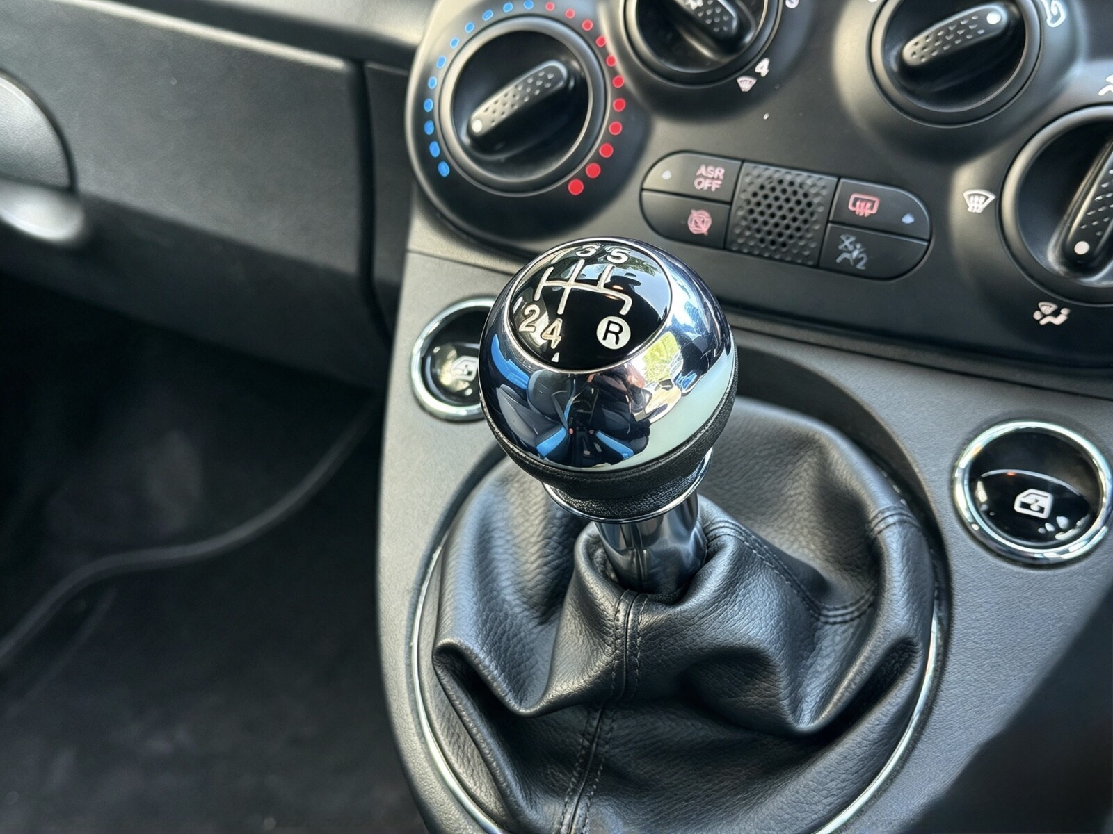 2017 Fiat 500 image 10