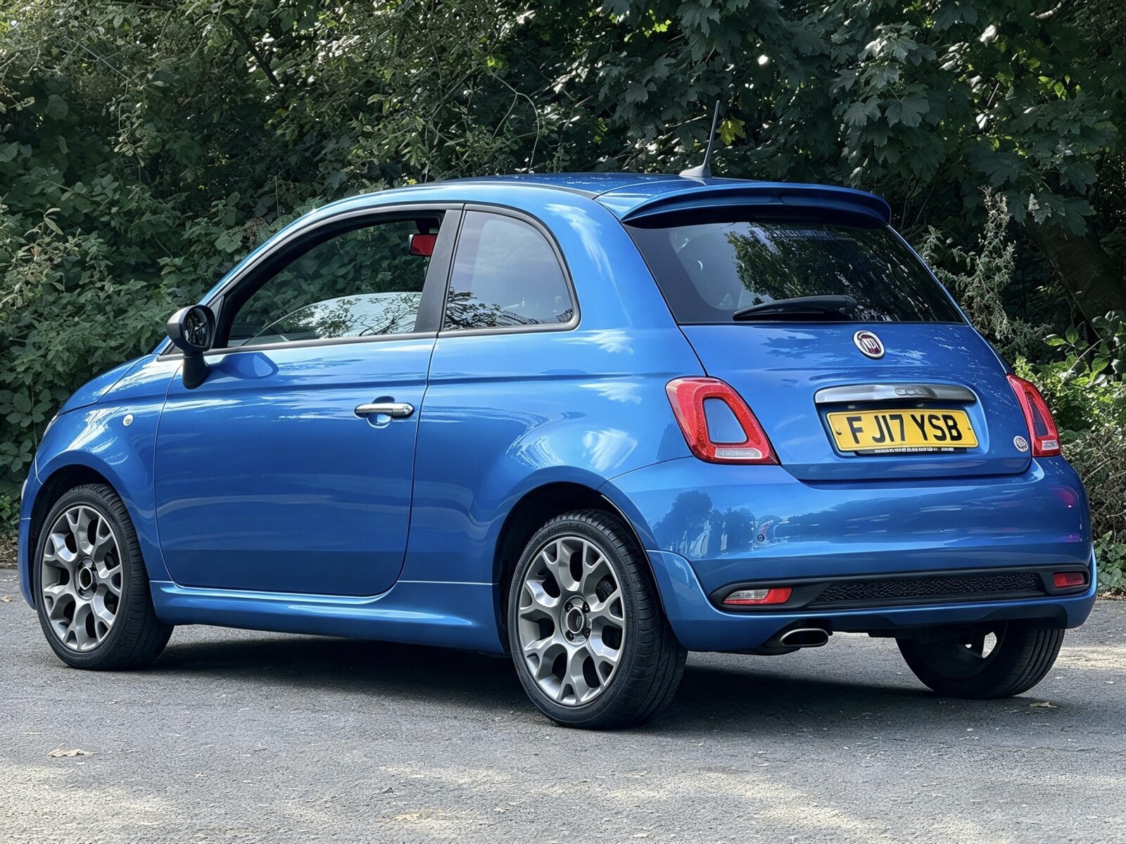 2017 Fiat 500 image 18