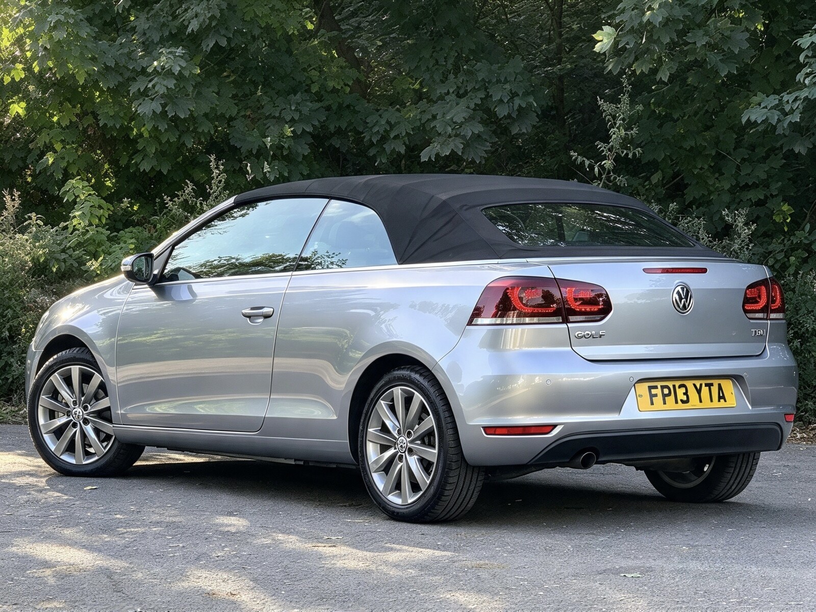 2013 Volkswagen Golf image 2
