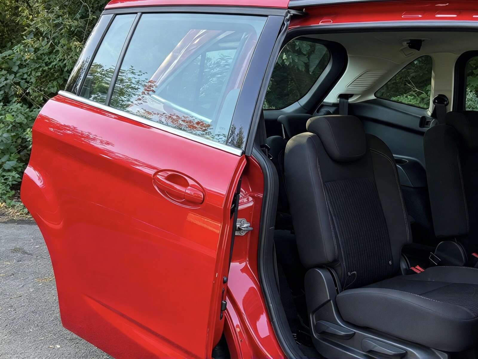 2018 Ford Grand C-Max image 16
