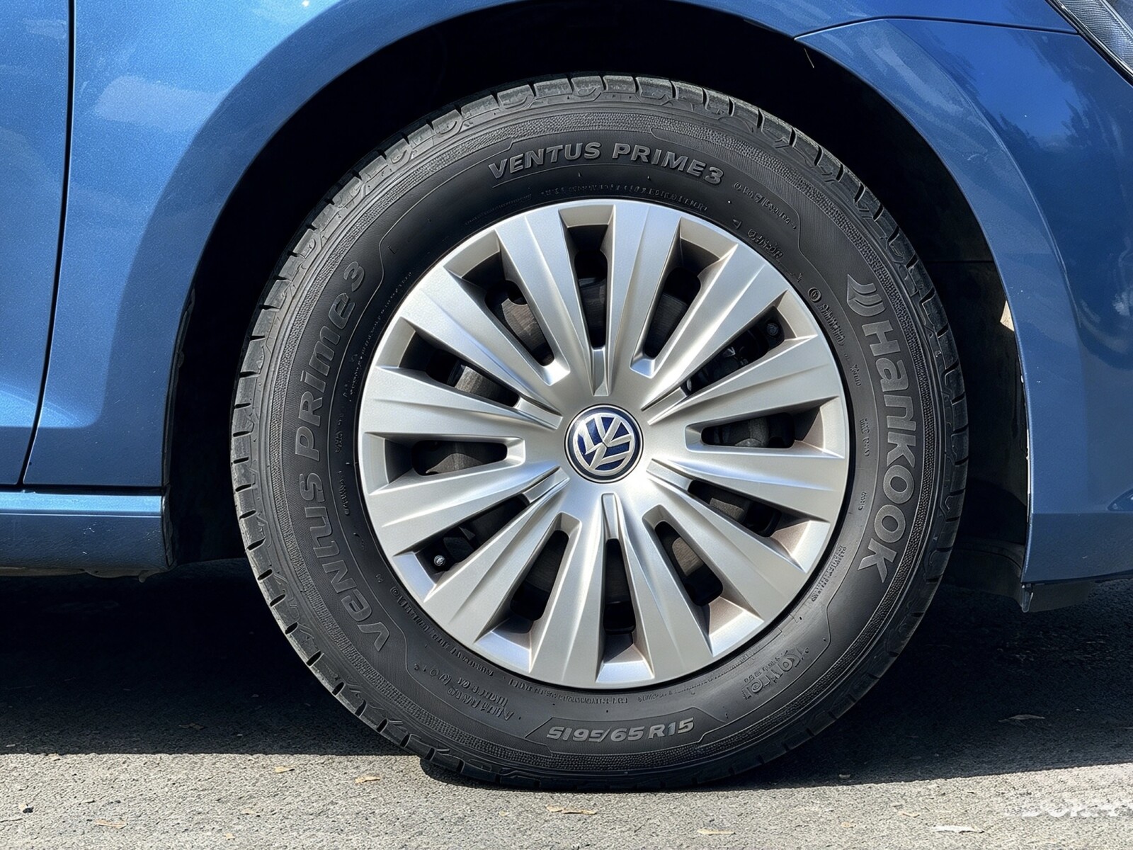 2016 Volkswagen Golf image 3