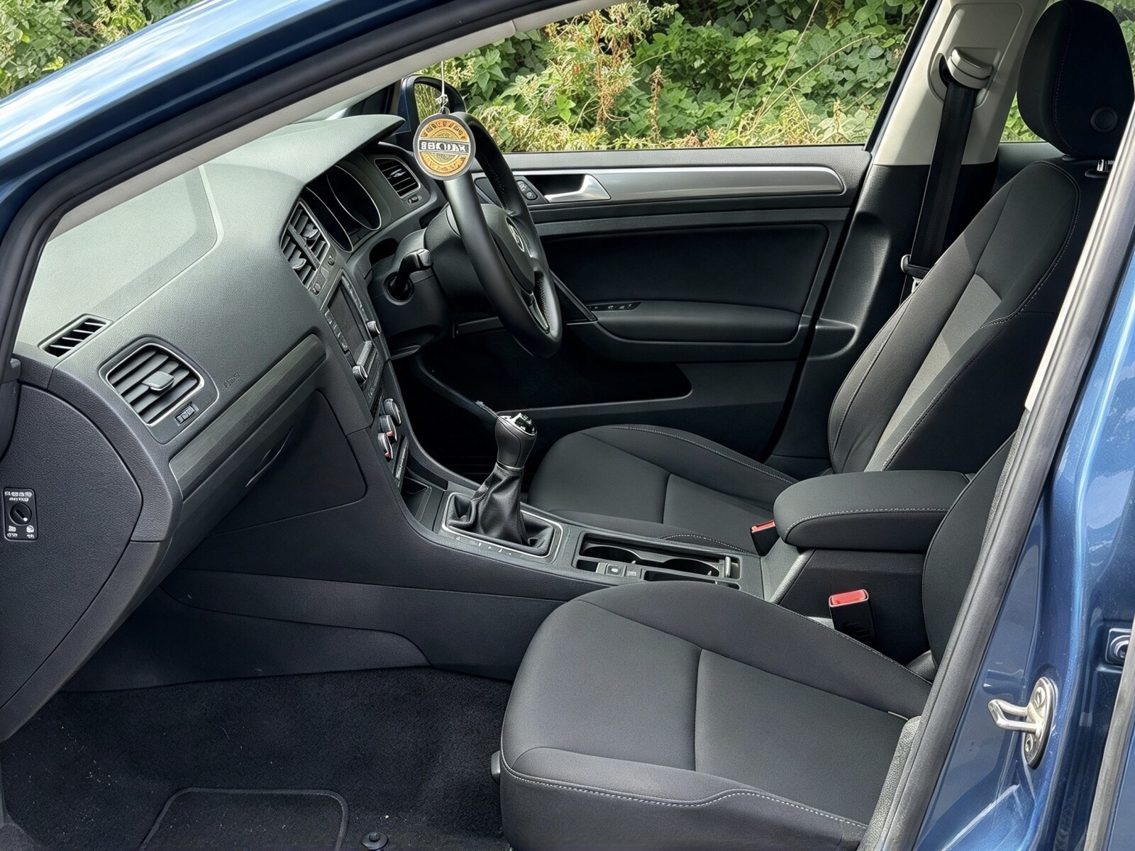 2016 Volkswagen Golf image 25