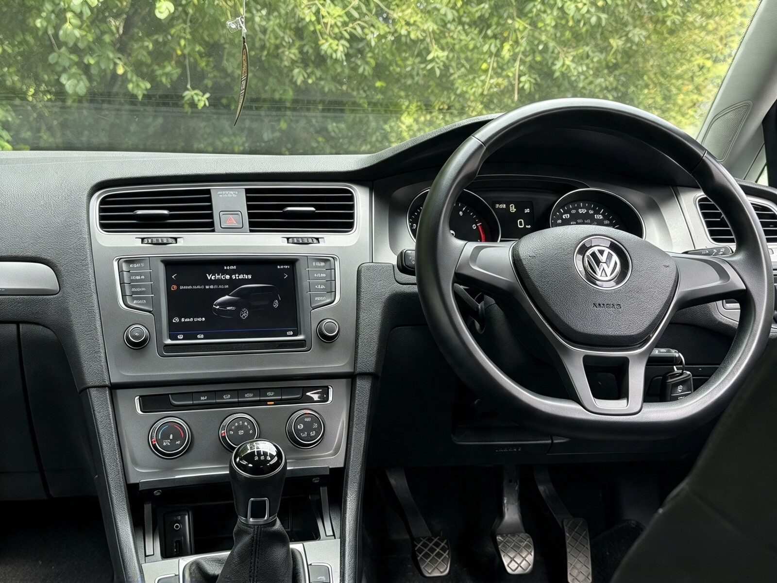 2016 Volkswagen Golf image 29