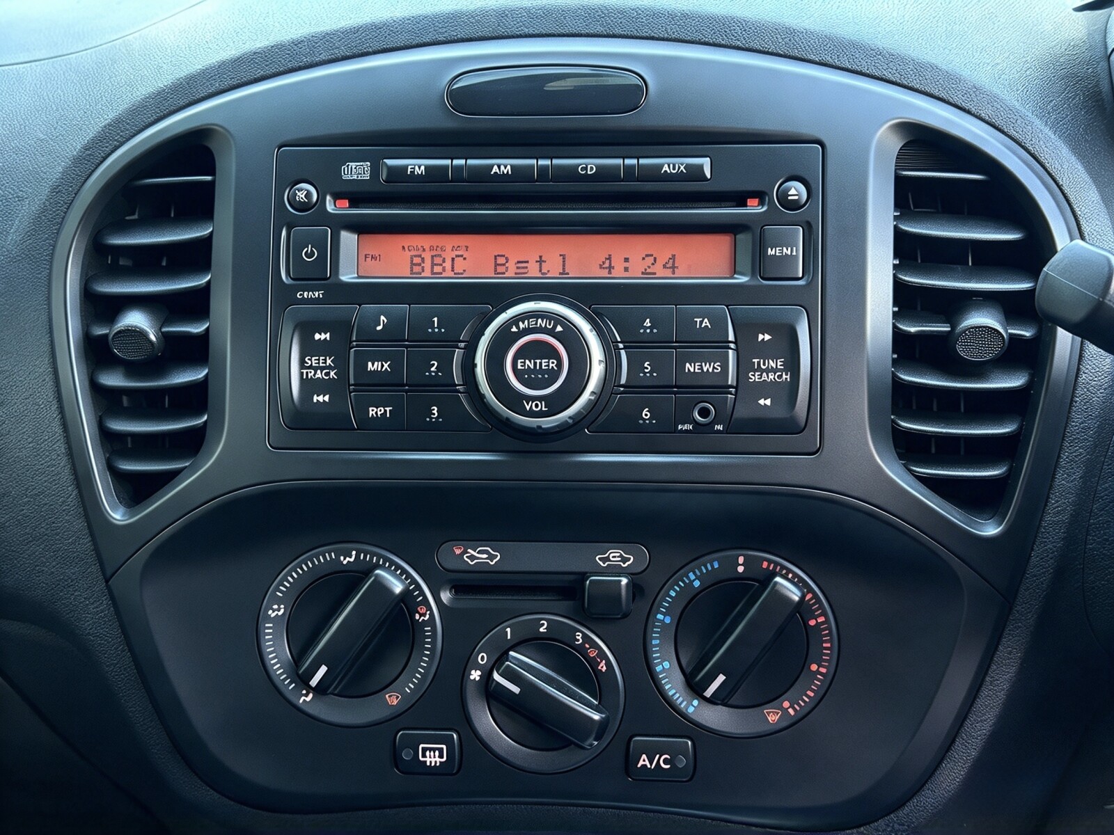 2016 Nissan Juke image 11