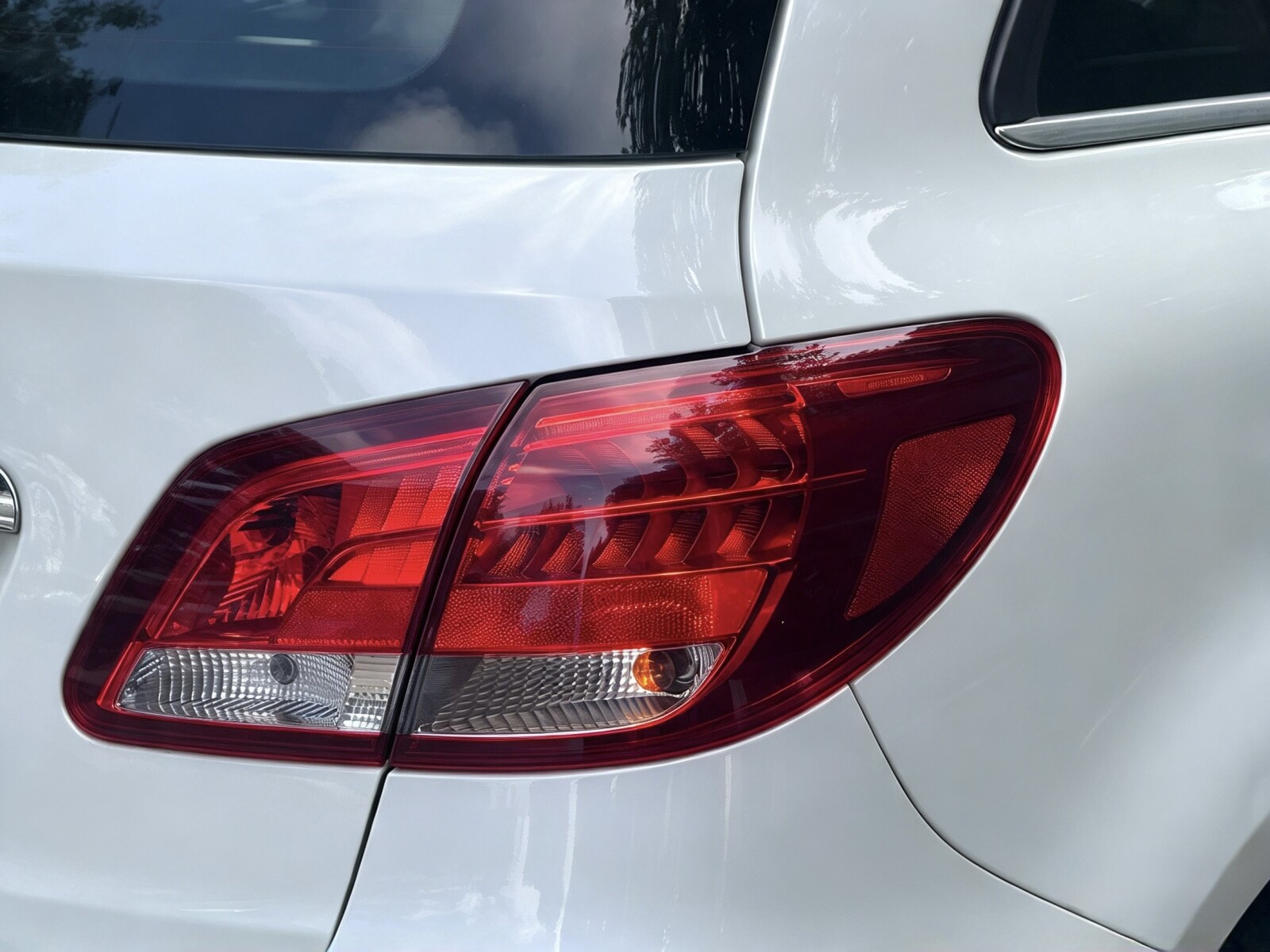 2017 Mercedes-Benz B-Class image 28