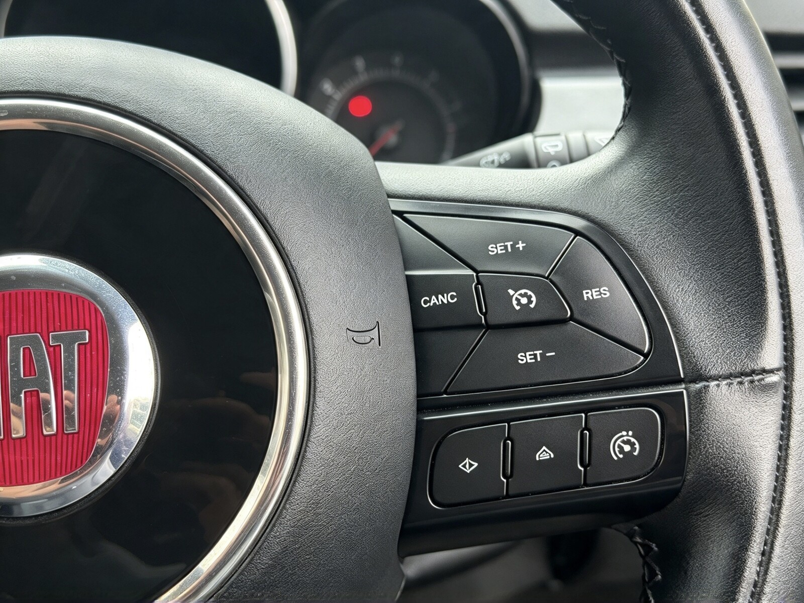 2016 Fiat 500X image 8
