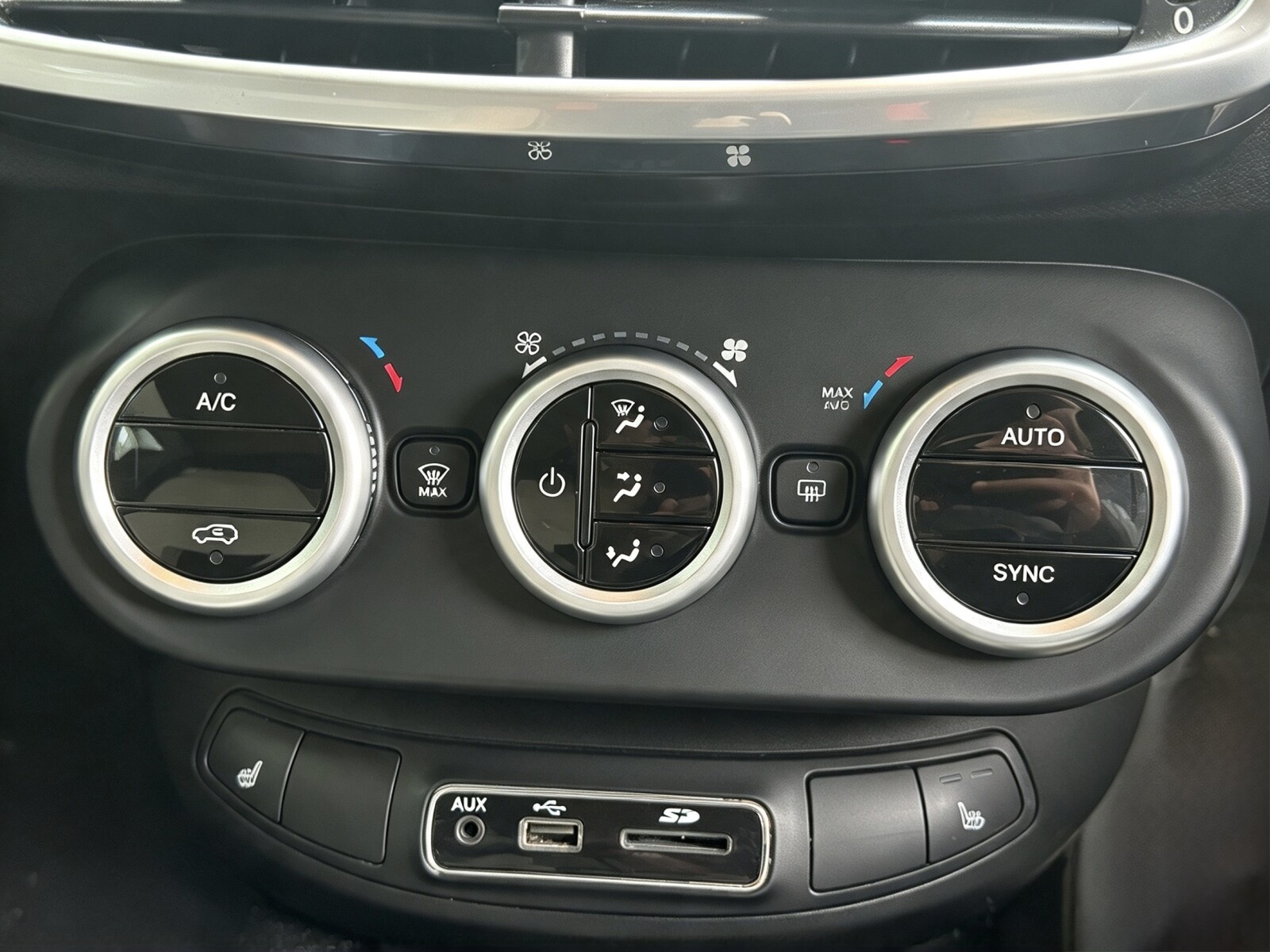 2016 Fiat 500X image 12