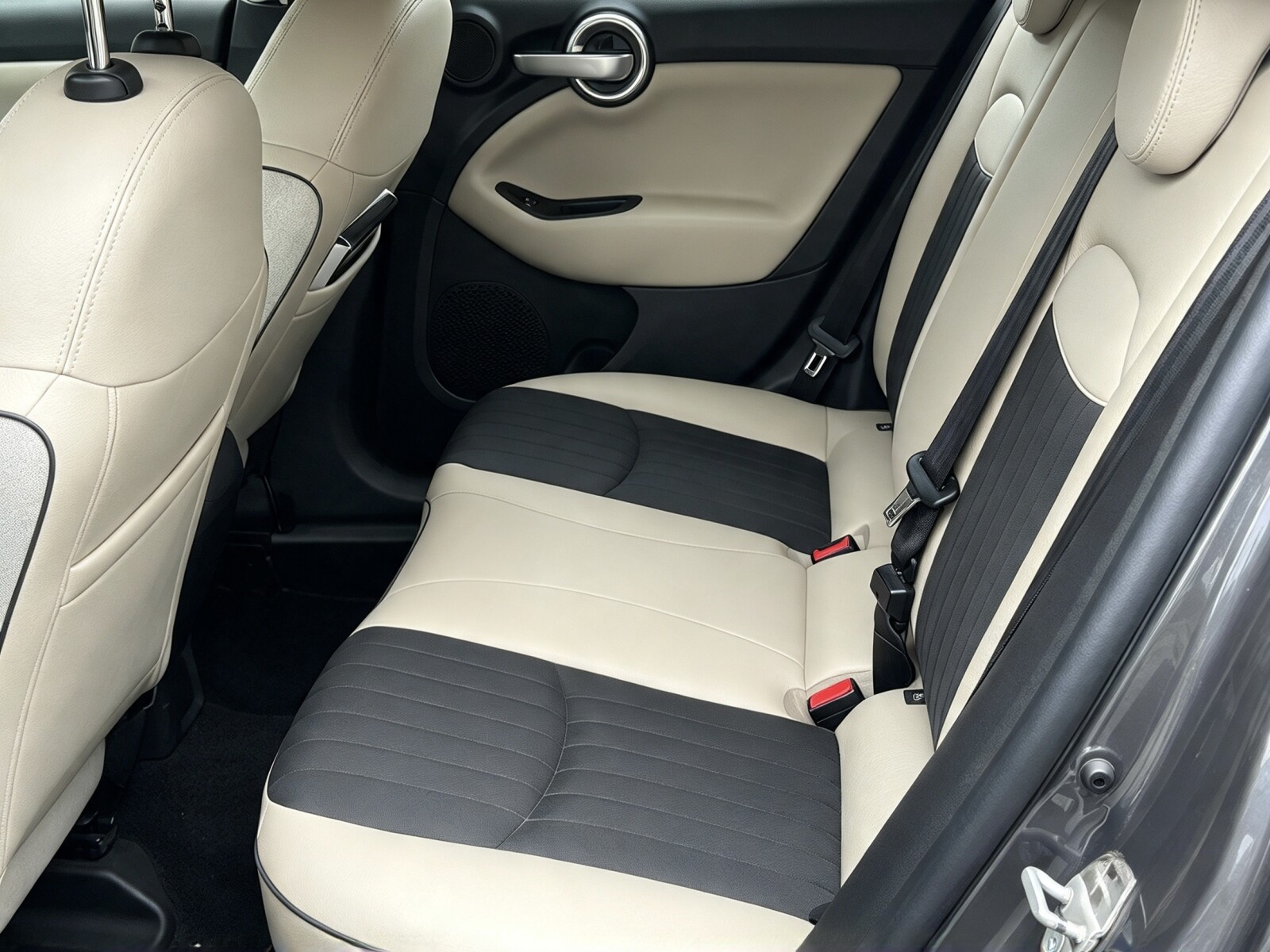 2016 Fiat 500X image 26
