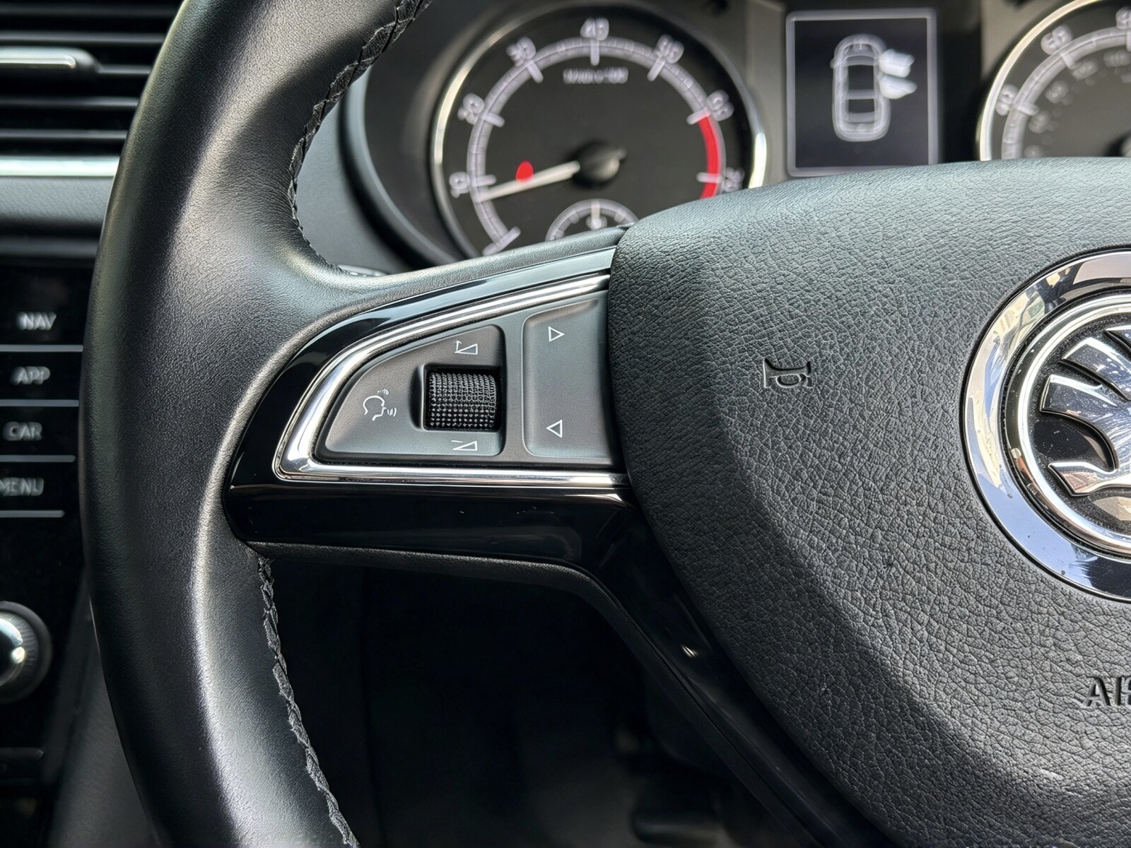 2020 Skoda Octavia image 8