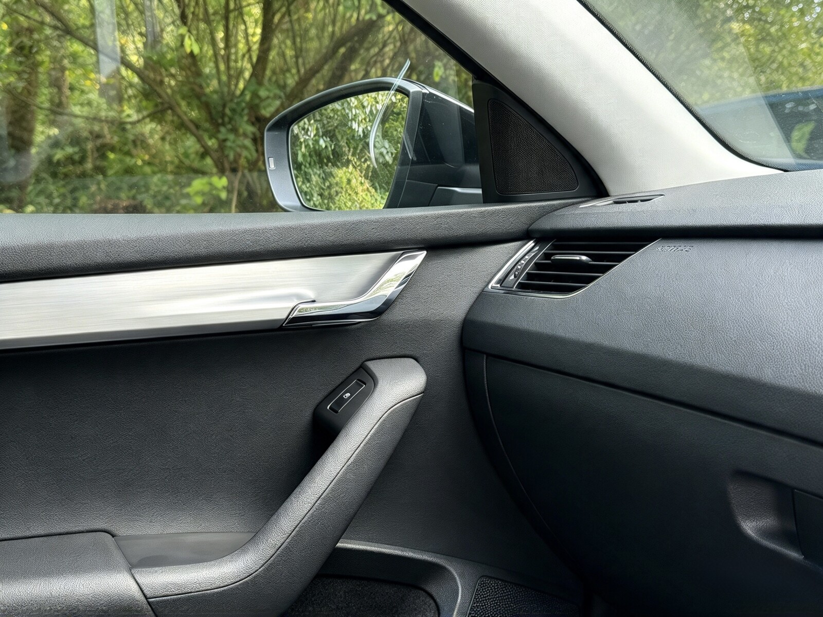 2020 Skoda Octavia image 14