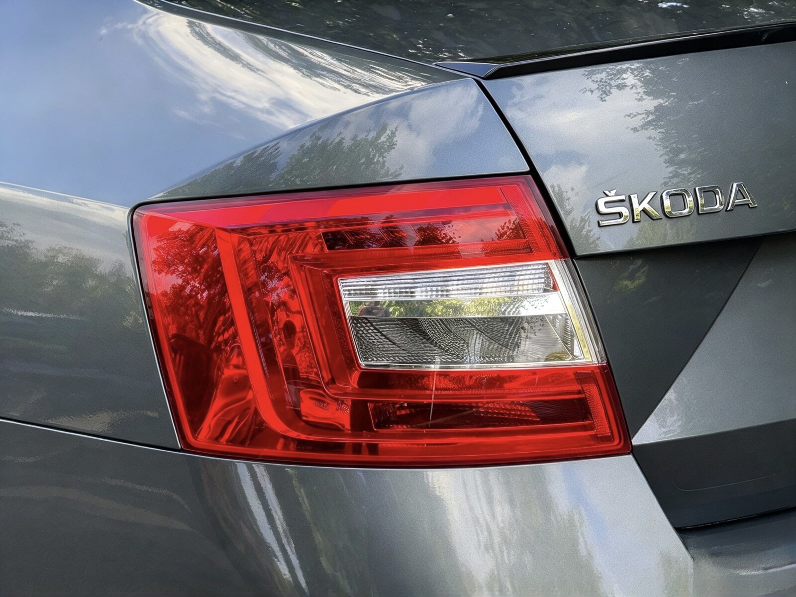 2020 Skoda Octavia image 30