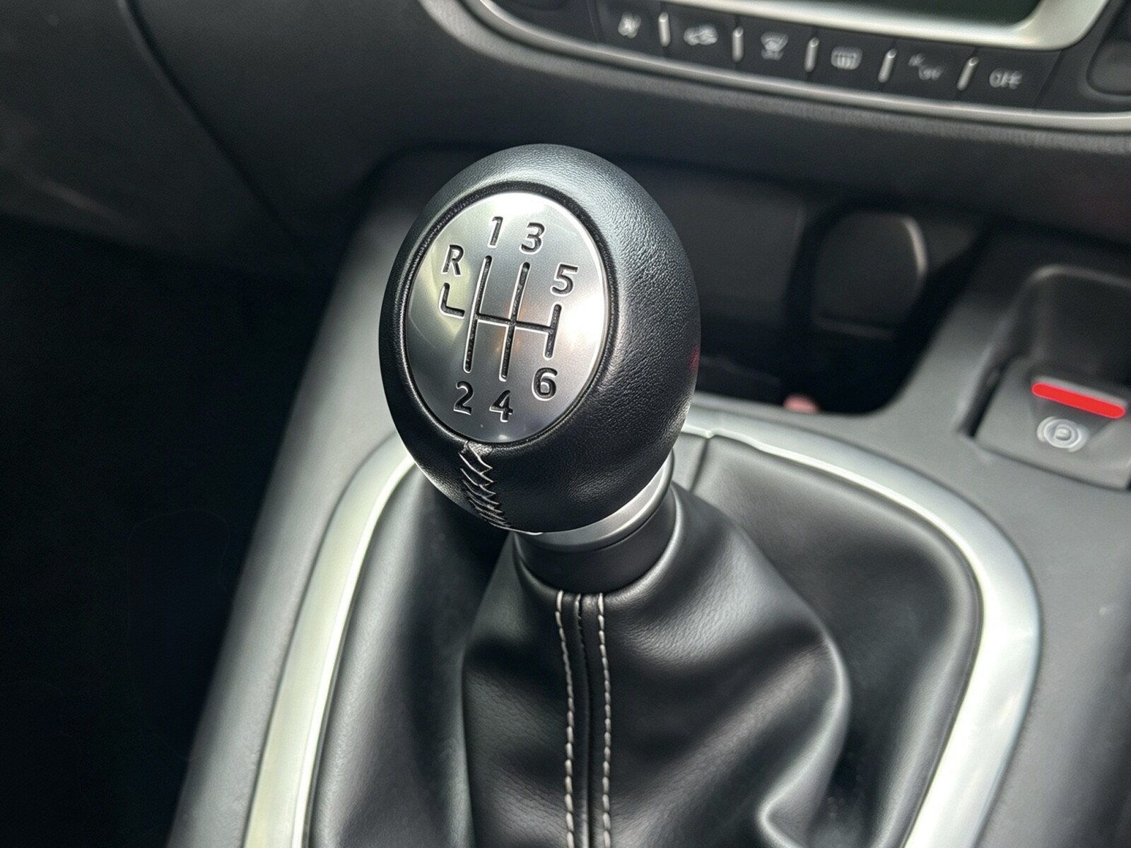 2015 Renault Scenic image 11