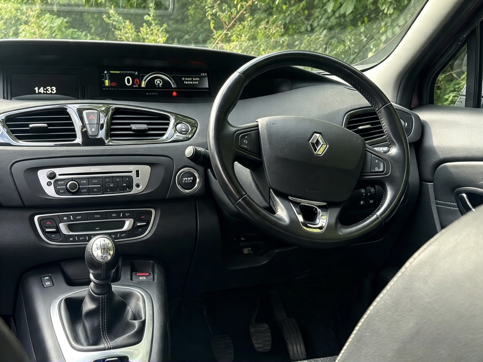 2015 Renault Scenic image 26