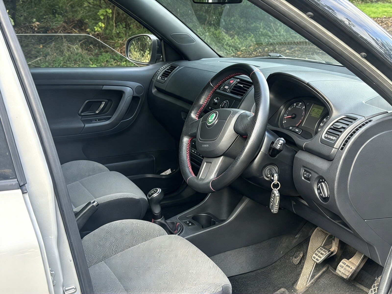 2011 Skoda Fabia image 3
