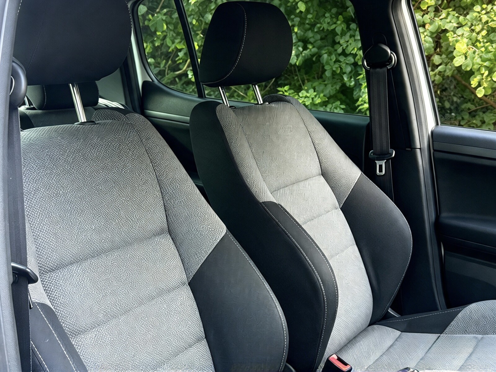 2011 Skoda Fabia image 4
