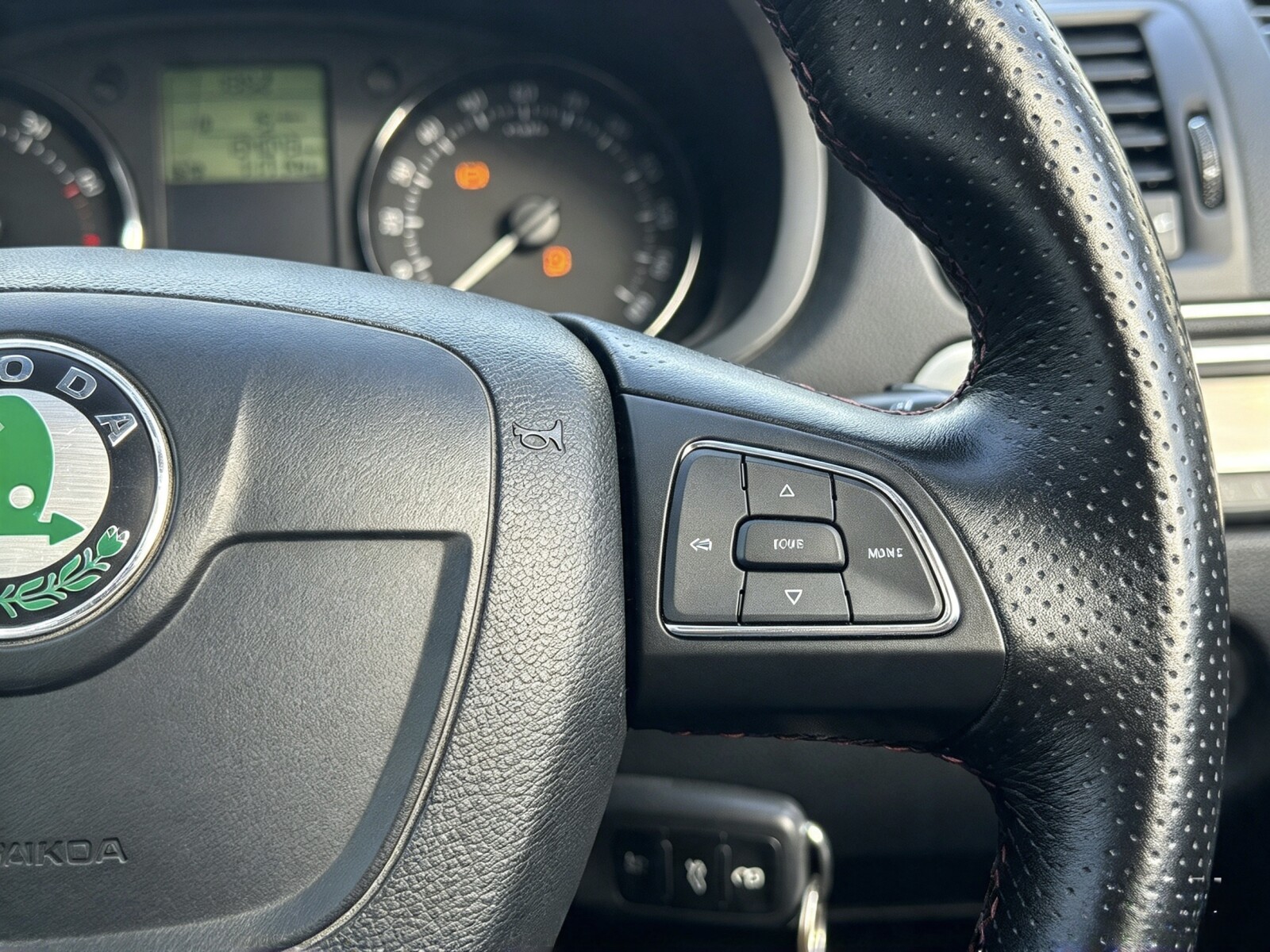 2011 Skoda Fabia image 7