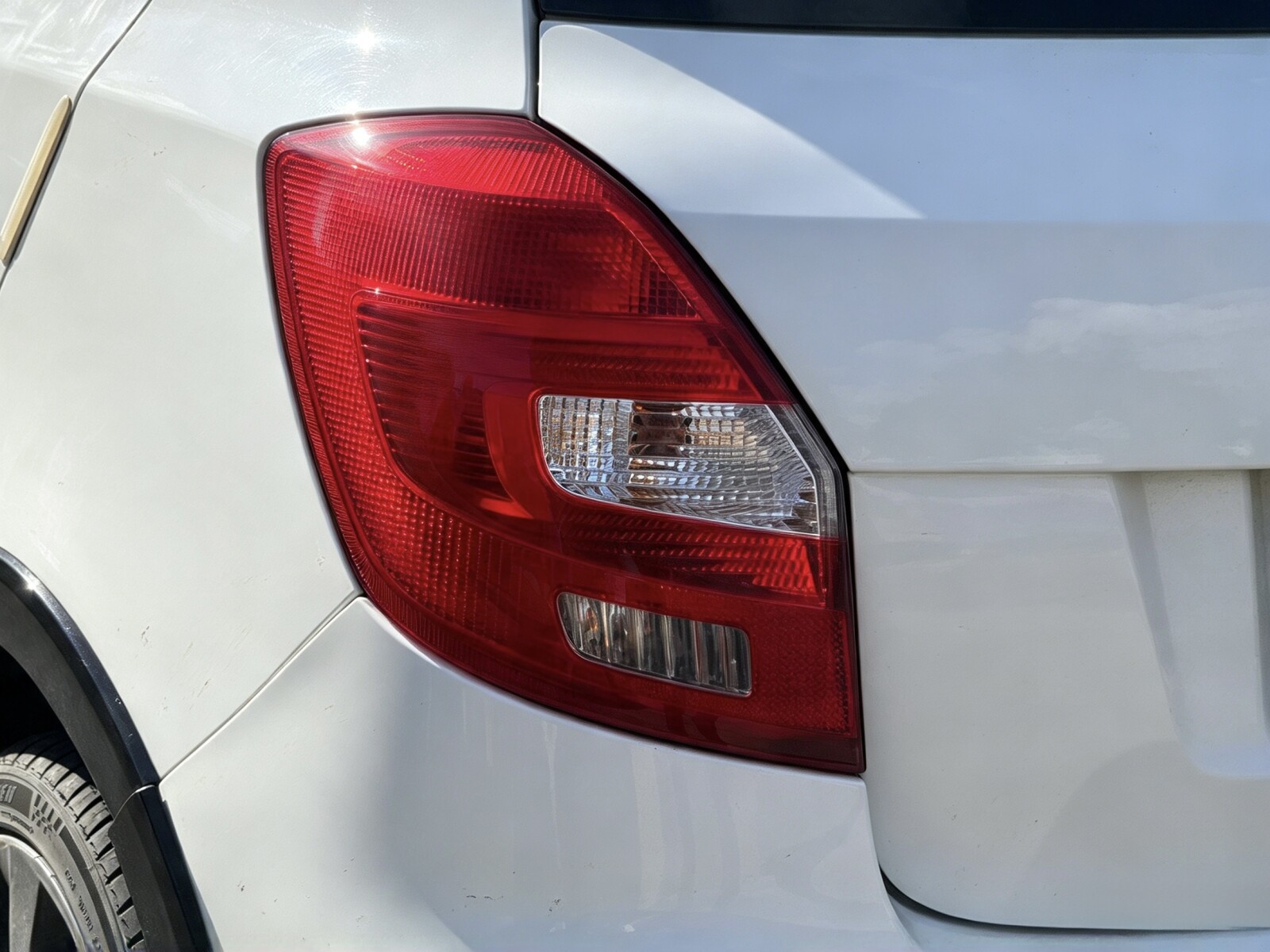 2011 Skoda Fabia image 28