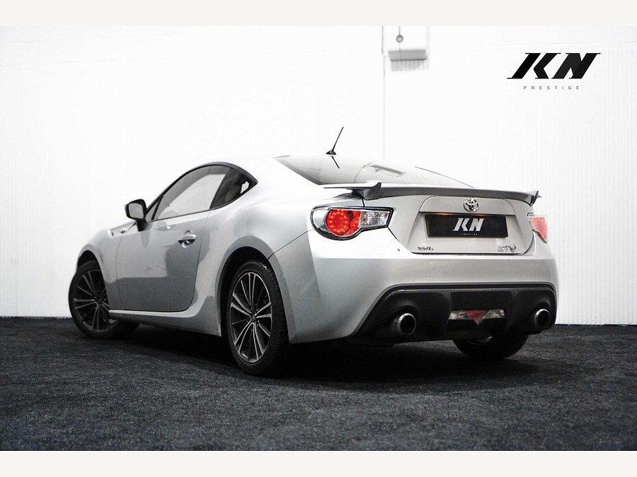 Toyota GT86 photo 2