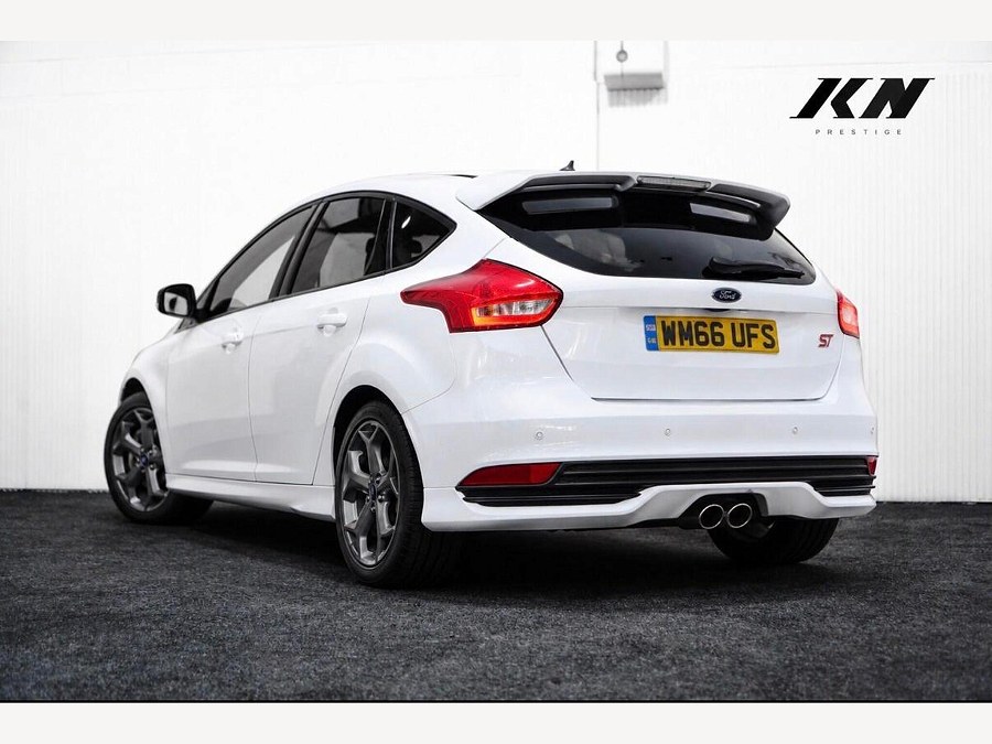2017 Ford Focus photo 2