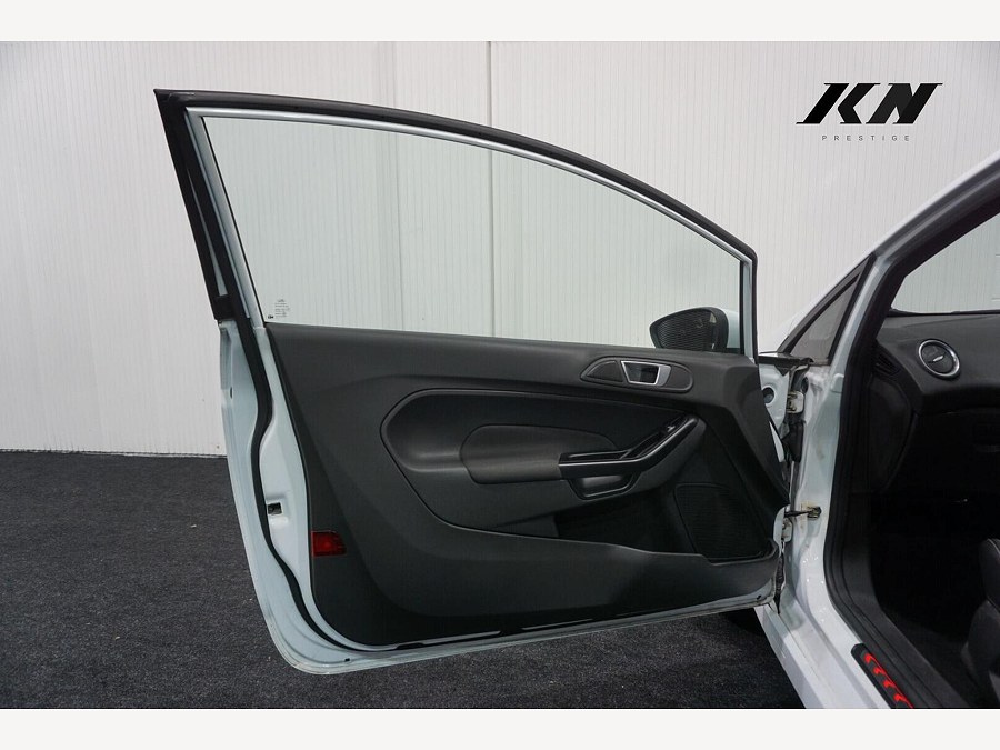 2013 Ford Fiesta photo 5
