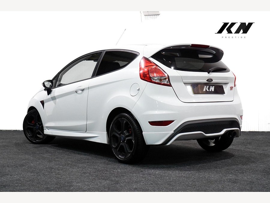 2013 Ford Fiesta photo 2