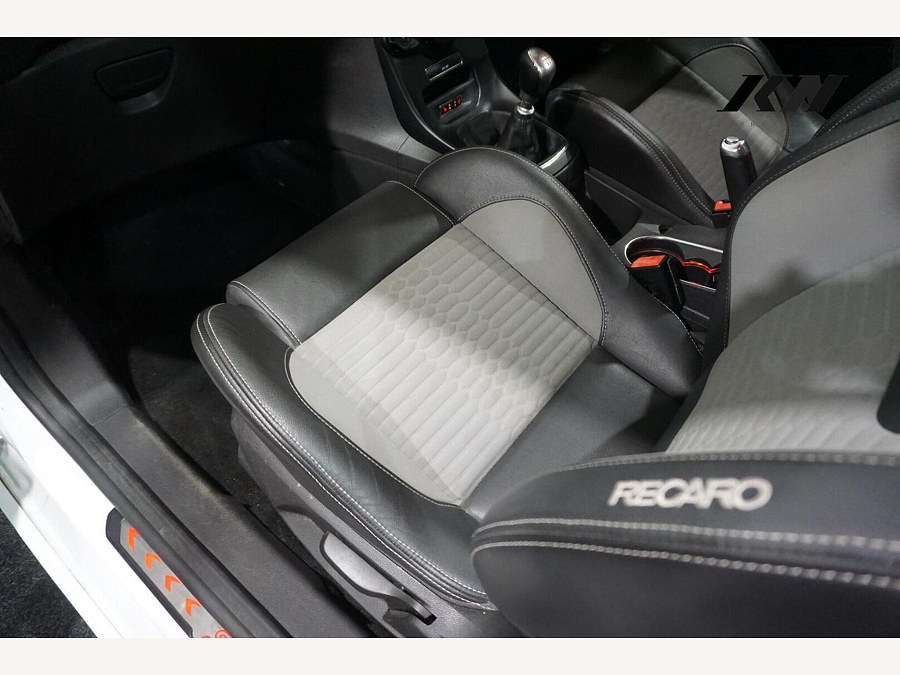 2013 Ford Fiesta photo 8