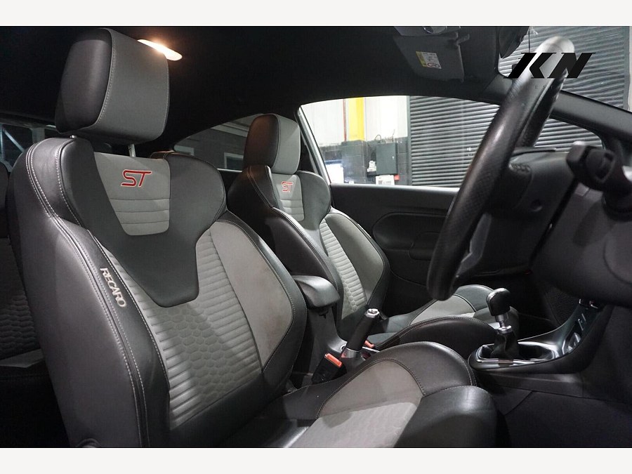 2013 Ford Fiesta photo 14