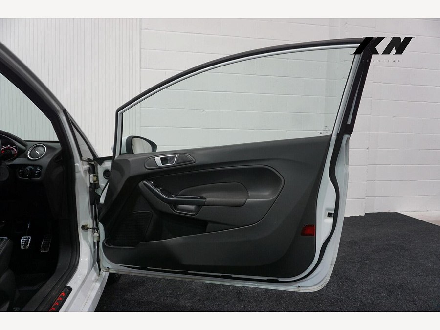 2013 Ford Fiesta photo 10