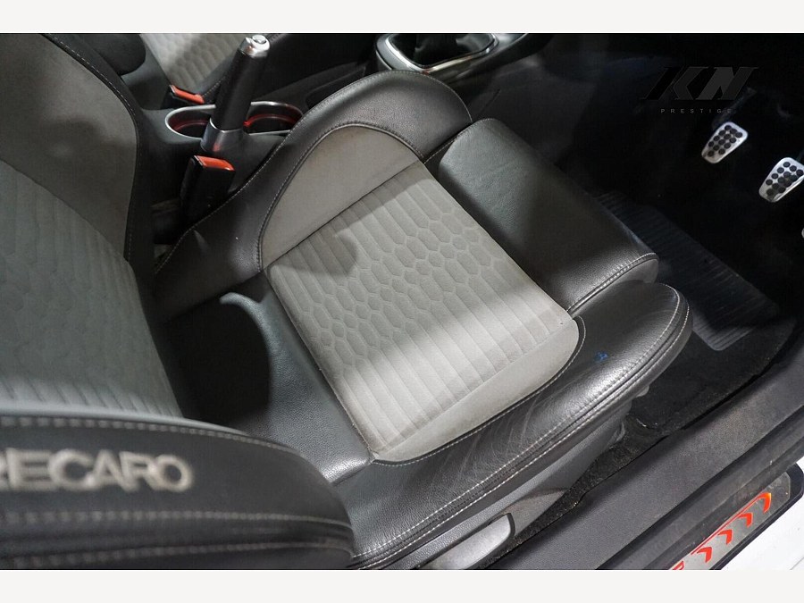 2013 Ford Fiesta photo 13