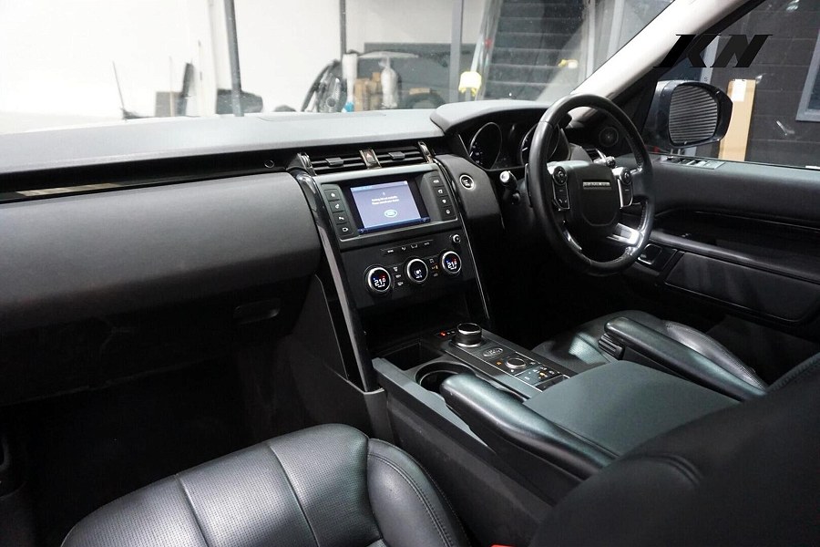 2017 Land Rover Discovery photo 13