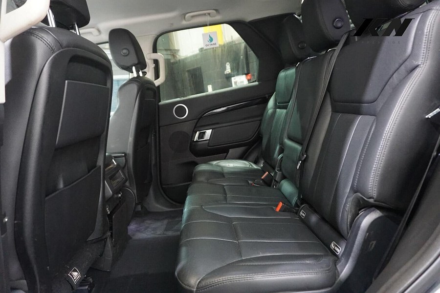 2017 Land Rover Discovery photo 12