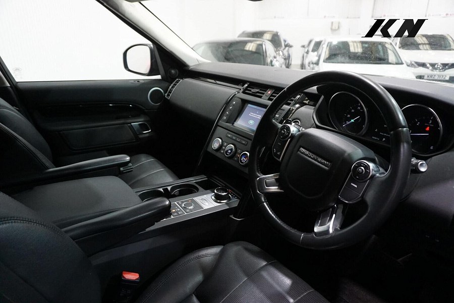 2017 Land Rover Discovery photo 3