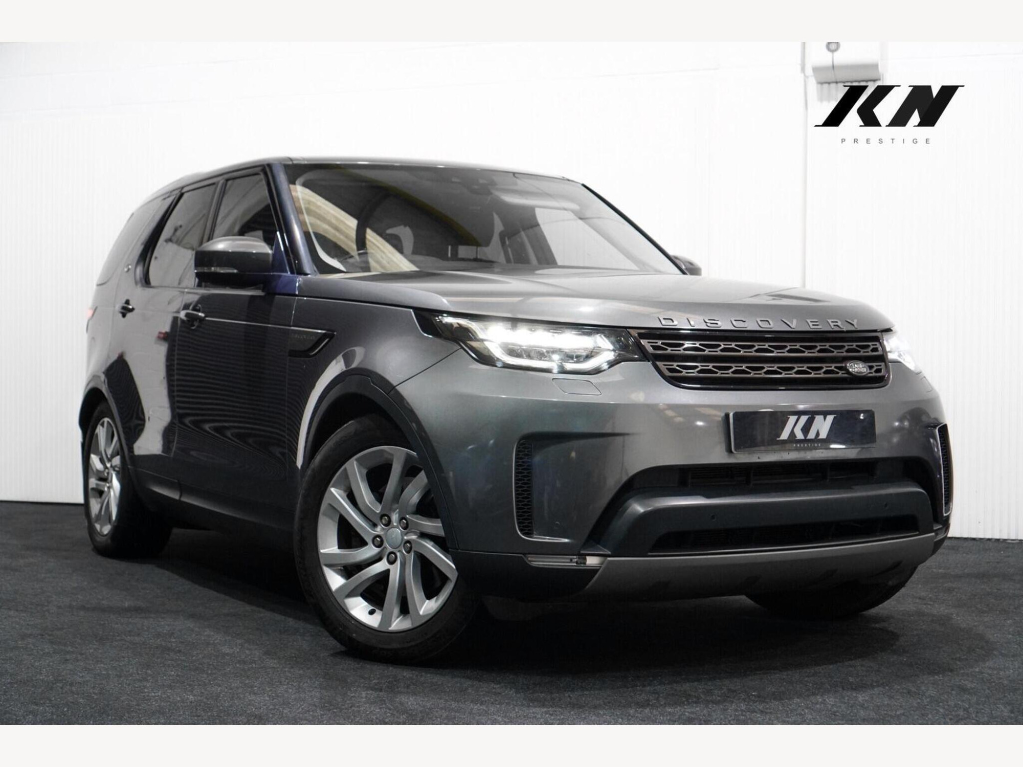 2017 Land Rover Discovery 3.0 TD V6 SE Auto 4WD Euro 6 (s/s) 5dr for sale at Kayenn Prestige