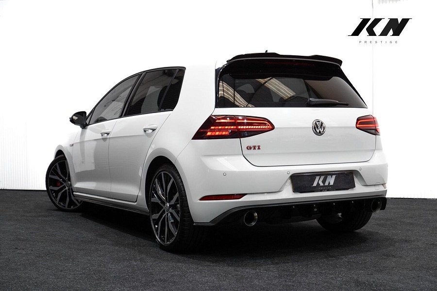 2019 Volkswagen Golf photo 2