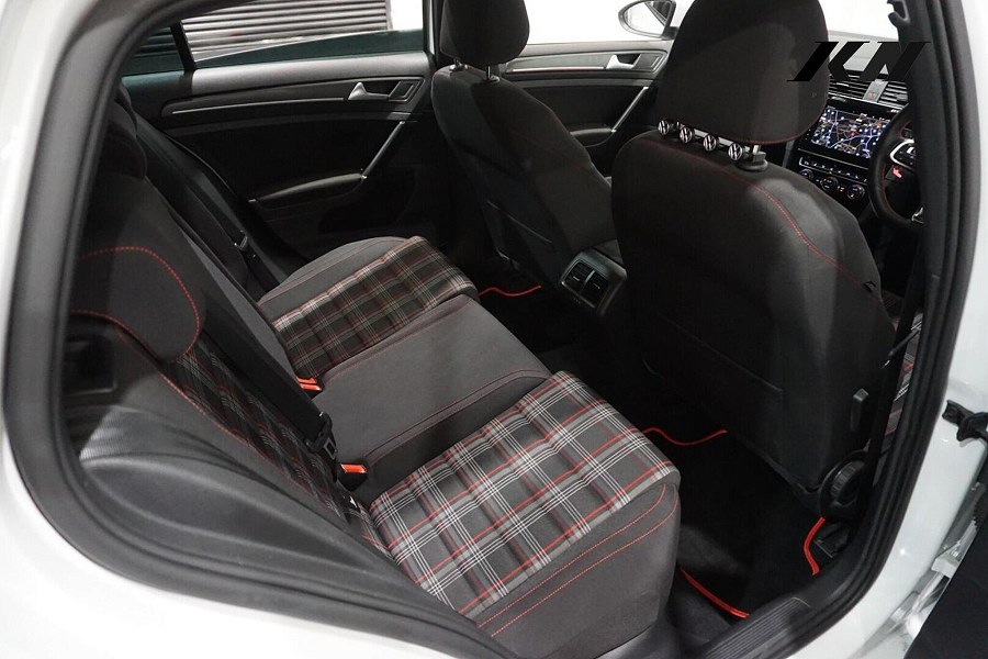 2019 Volkswagen Golf photo 13