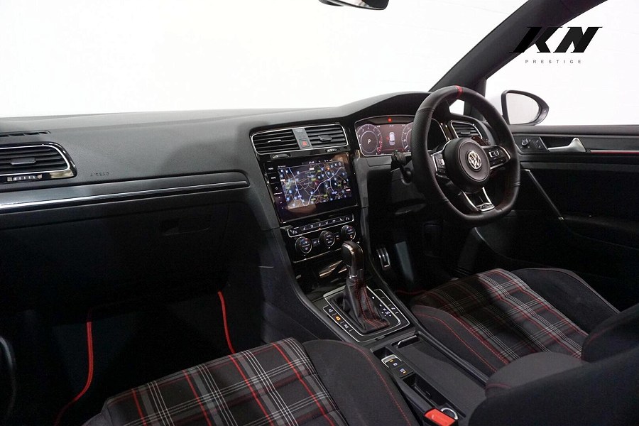 2019 Volkswagen Golf photo 3