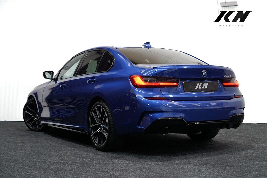 BMW 3 Series photo 2