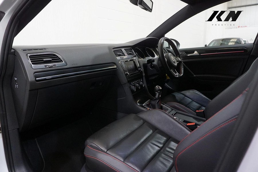 2014 Volkswagen Golf photo 13