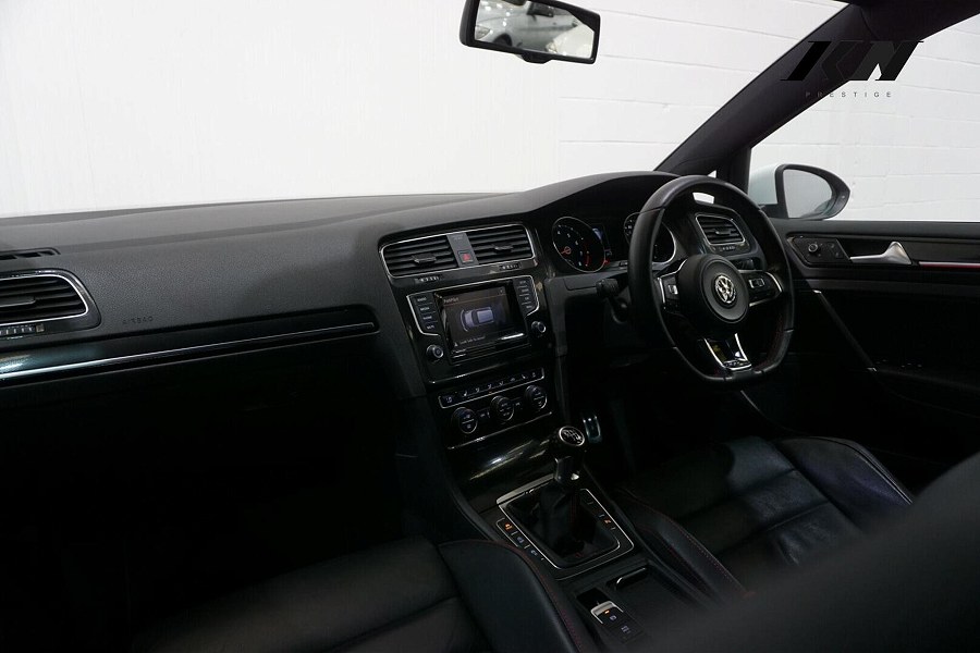 2014 Volkswagen Golf photo 14