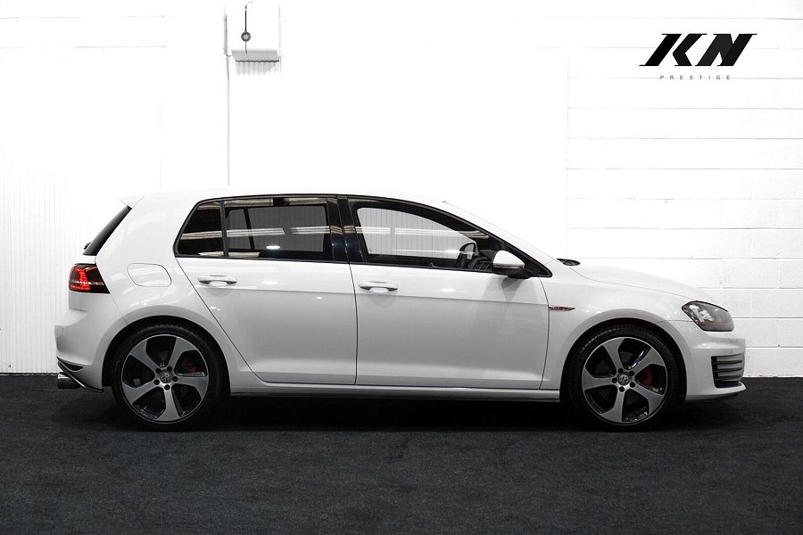2014 Volkswagen Golf photo 9