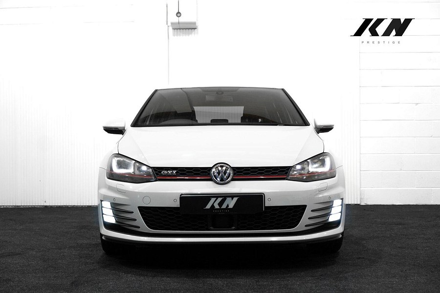 2014 Volkswagen Golf photo 3