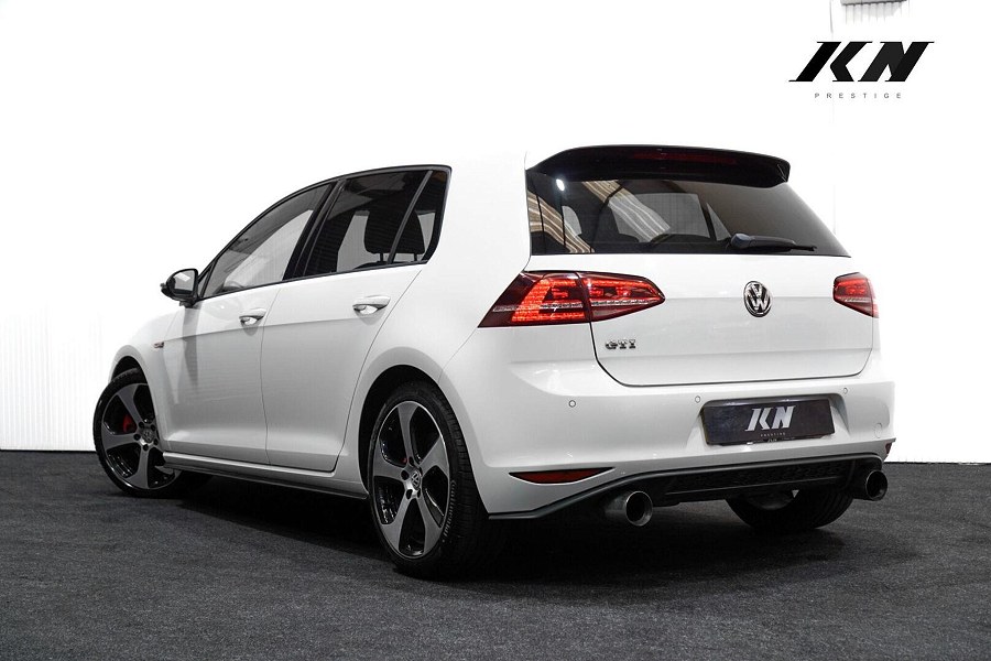 Volkswagen Golf photo 2