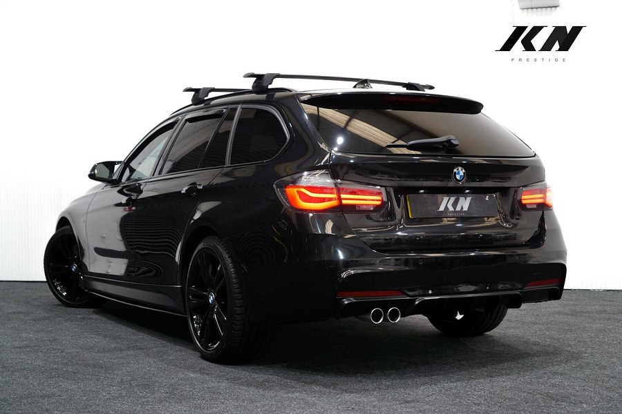 BMW 3 Series photo 2