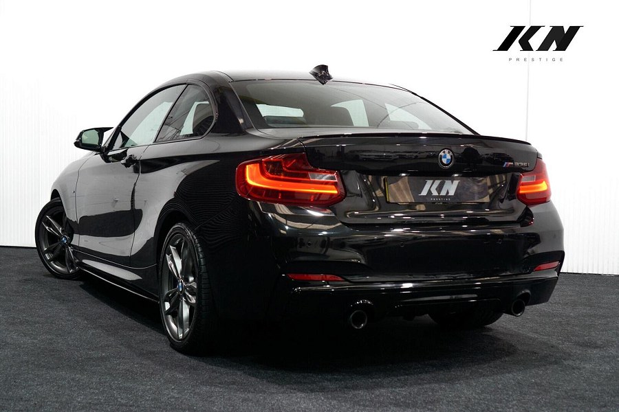 BMW 2 Series photo 2