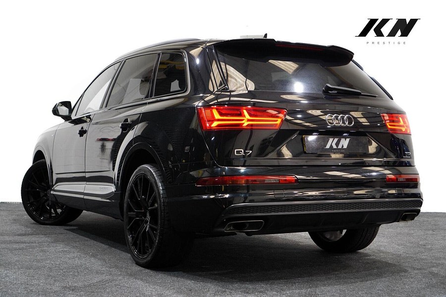 Audi Q7 photo 2