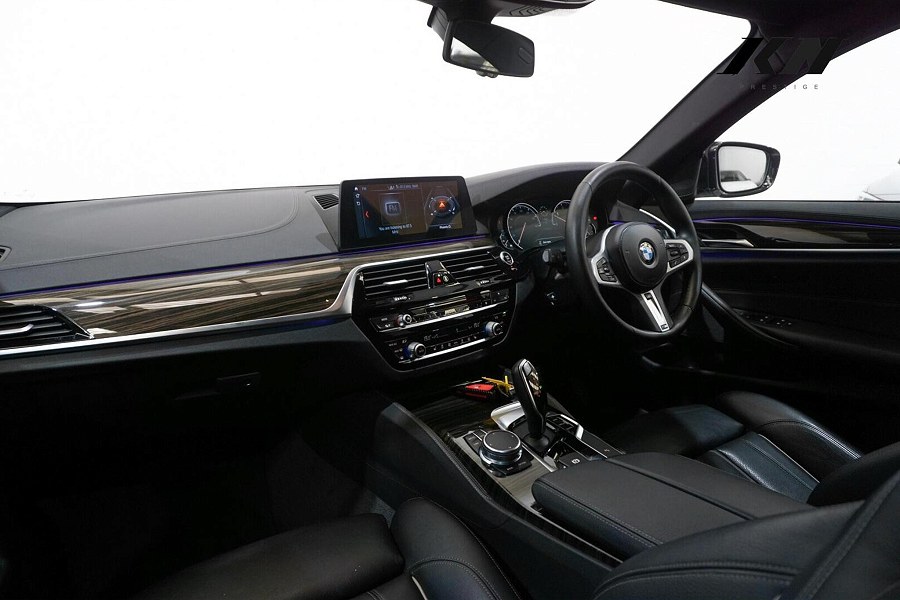 2018 BMW 5 Series photo 3