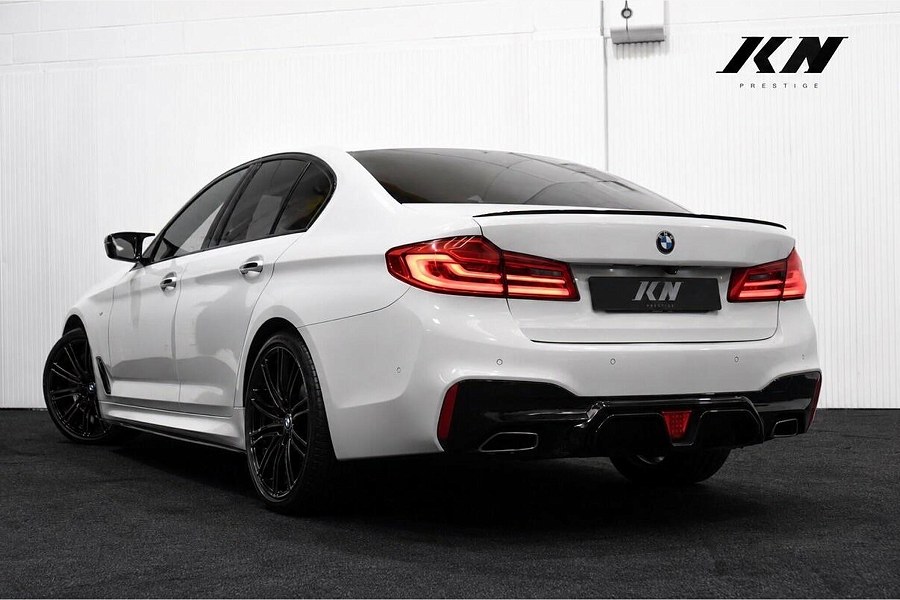 BMW 5 Series photo 2
